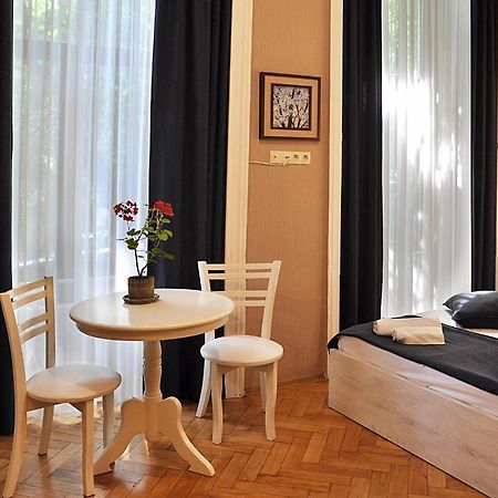 Hb Apartments Mari Brose Тбілісі Екстер'єр фото