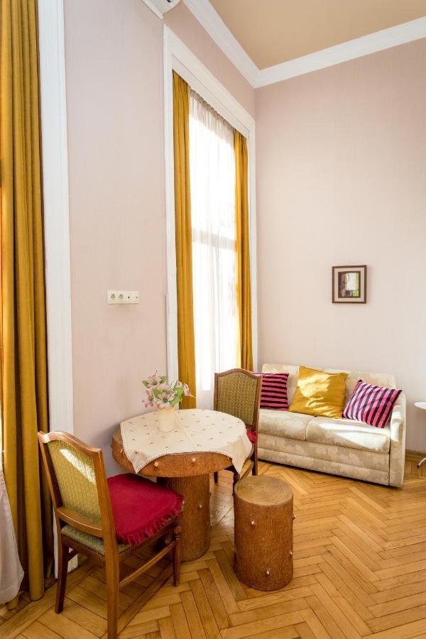 Hb Apartments Mari Brose Тбілісі Екстер'єр фото
